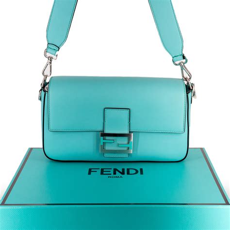 coanto costa una sarpa fendi|fendi italy.